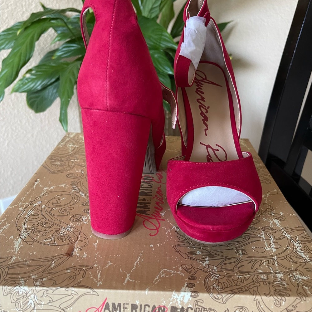 Red open toe high heels. - Picture 3 of 6